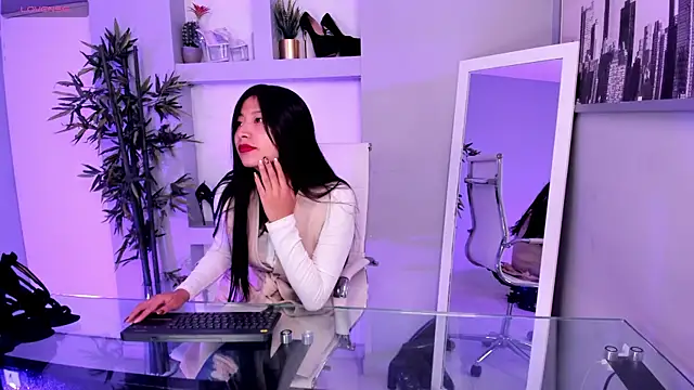 hannah howeell   online show from 29, 1, 2025