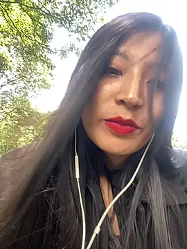 hannah howeell   online show from 26, 2, 2025