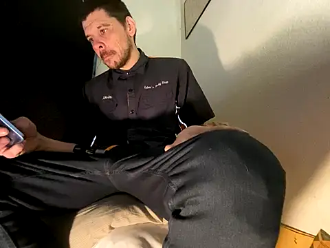 Snapshot of almighty_d chatting on 8, 11, 2025 almighty d online show from 8, 11, 2025