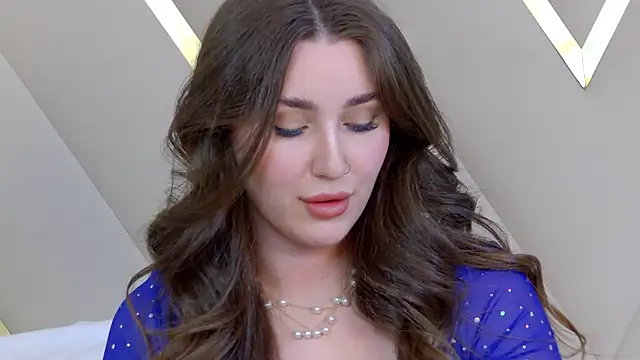 Snapshot of KiraBarlows chatting on 8, 3, 2025 KiraBarlows online show from 8, 3, 2025