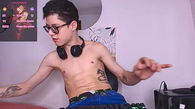 Snapshot of wolfandsky chatting on 3, 3, 2026 wolfandsky online show from 3, 3, 2026