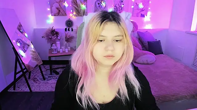 Snapshot of DiaAngell chatting on 10, 3, 2026 DiaAngell online show from 10, 3, 2026