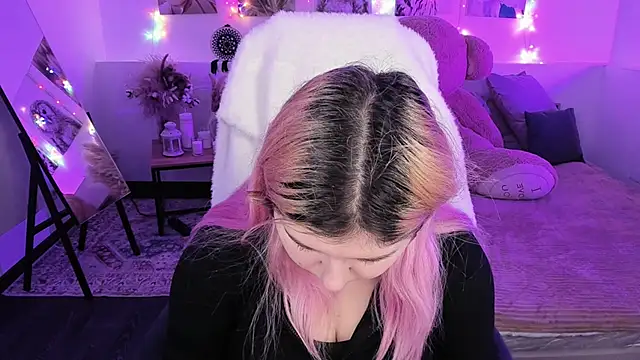 Snapshot of DiaAngell chatting on 11, 3, 2026 DiaAngell online show from 11, 3, 2026