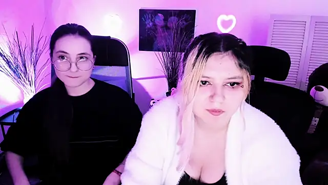 Snapshot of DiaAngell chatting on 3, 4, 2026 DiaAngell online show from 3, 4, 2026