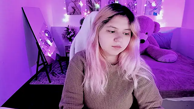 Snapshot of DiaAngell chatting on 10, 4, 2026 DiaAngell online show from 10, 4, 2026