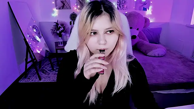 Snapshot of DiaAngell chatting on 11, 4, 2026 DiaAngell online show from 11, 4, 2026