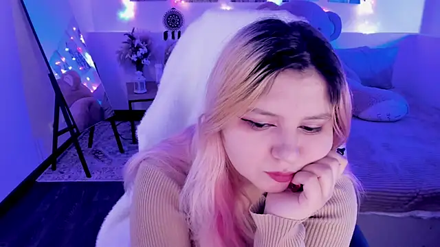 Snapshot of DiaAngell chatting on 12, 4, 2026 DiaAngell online show from 12, 4, 2026