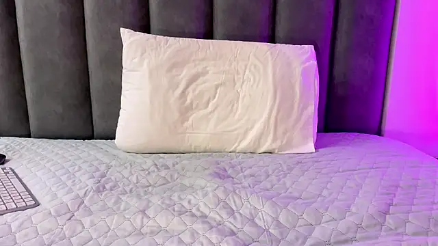 Snapshot of max_shy chatting on 27, 10, 2025 max shy online show from 27, 10, 2025