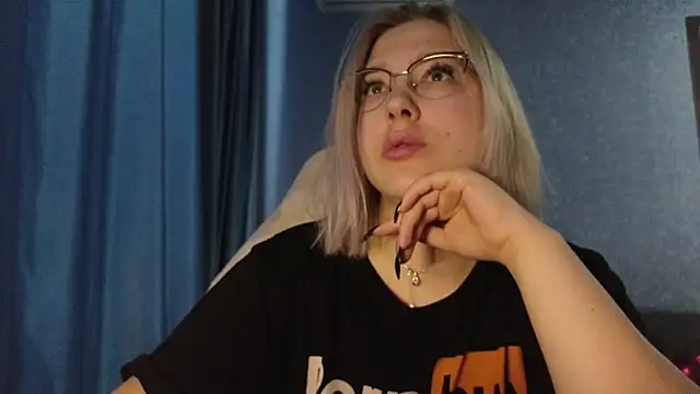 Snapshot of HotBrandyX chatting on 8, 11, 2025 HotBrandyX online show from 8, 11, 2025