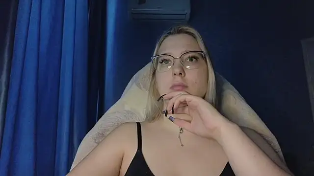 Snapshot of HotBrandyX chatting on 14, 11, 2025 HotBrandyX online show from 14, 11, 2025