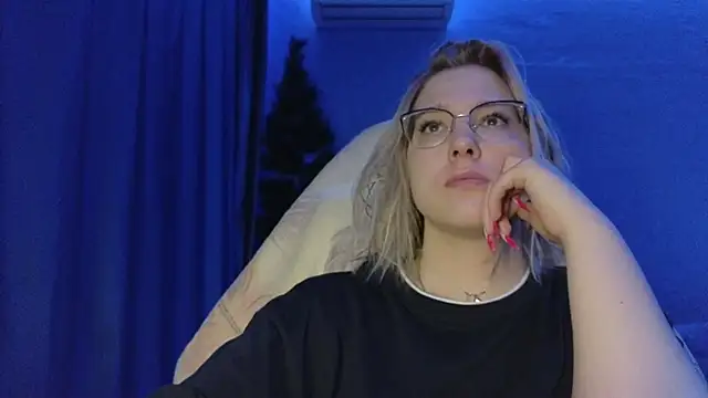 Snapshot of HotBrandyX chatting on 14, 12, 2025 HotBrandyX online show from 14, 12, 2025