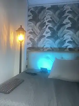 viktoria davis  online show from 13, 4, 2026