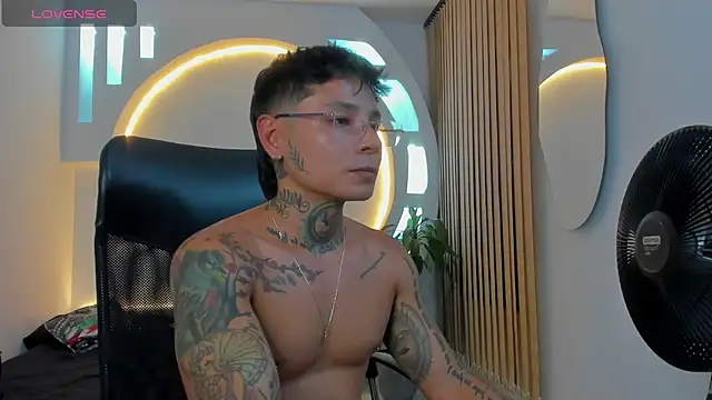 Snapshot of tattokoi chatting on 19, 1, 2025 tattokoi online show from 19, 1, 2025