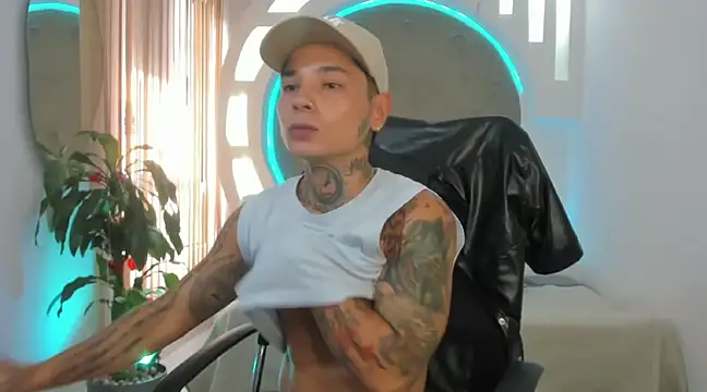 Snapshot of tattokoi chatting on 22, 2, 2025 tattokoi online show from 22, 2, 2025