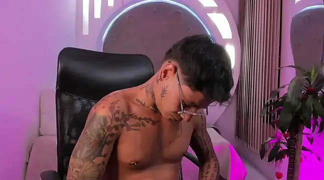 Snapshot of tattokoi chatting on 13, 3, 2025 tattokoi online show from 13, 3, 2025