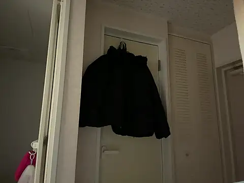 Snapshot of riri_riri_jp chatting on 4, 2, 2026 riri riri jp online show from 4, 2, 2026