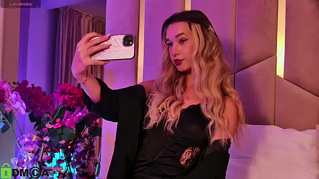 MaeveDream online show from 22, 10, 2025