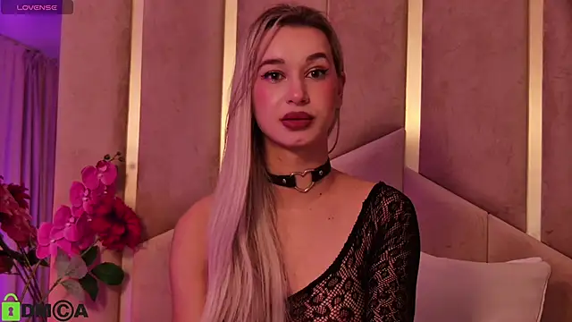 MaeveDream online show from 6, 11, 2025