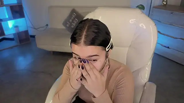 Nicole Foxx  online show from 20, 12, 2025