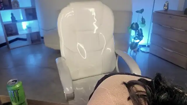 Nicole Foxx  online show from 22, 12, 2025