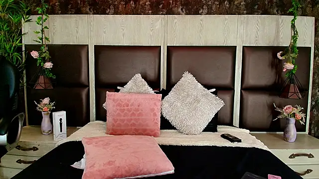 Snapshot of Bella_Smiith_ chatting on 10, 9, 2025 Bella Smiith online show from 10, 9, 2025