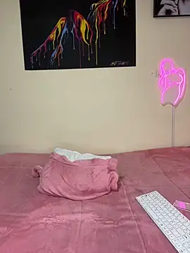 Emmie Hot online show from 4, 3, 2025