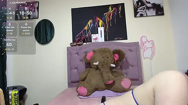 Emmie Hot online show from 4, 10, 2025