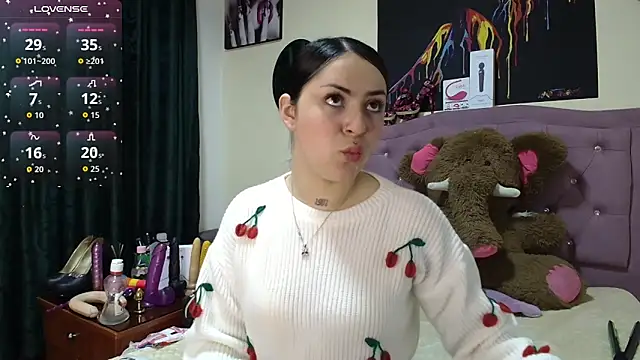 Emmie Hot online show from 5, 11, 2025