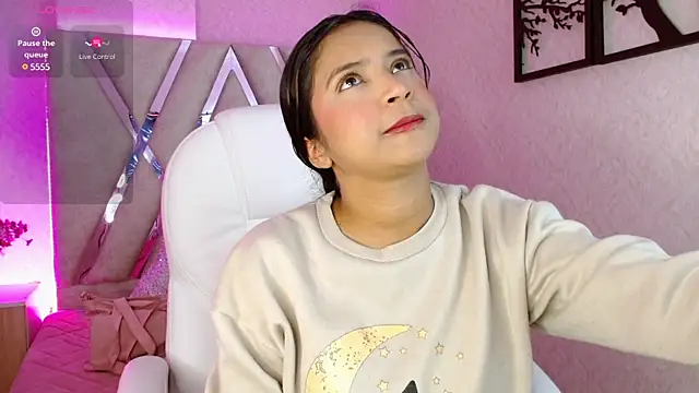 Sophia waalker  1 online show from 24, 1, 2025