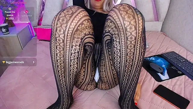 Sophia waalker  1 online show from 30, 1, 2025