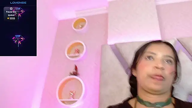 Sophia waalker  1 online show from 8, 3, 2025