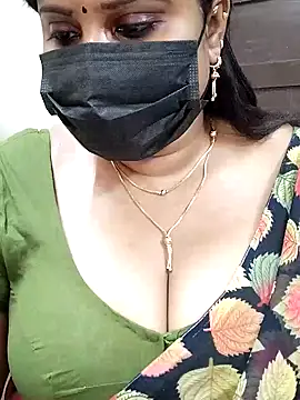 Snapshot of Queenflowerr chatting on 10, 2, 2025 Queenflowerr online show from 10, 2, 2025