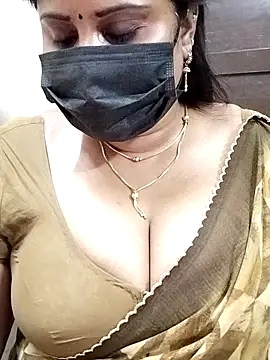 Queenflowerr online show from 10, 2, 2025