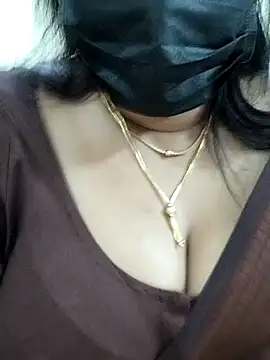 Snapshot of Queenflowerr chatting on 11, 2, 2025 Queenflowerr online show from 11, 2, 2025