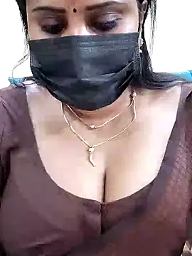 Snapshot of Queenflowerr chatting on 11, 2, 2025 Queenflowerr online show from 11, 2, 2025