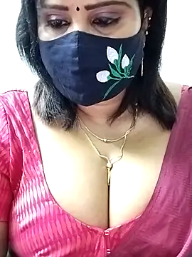 Snapshot of Queenflowerr chatting on 9, 9, 2025 Queenflowerr online show from 9, 9, 2025