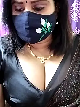 Snapshot of Queenflowerr chatting on 28, 9, 2025 Queenflowerr online show from 28, 9, 2025