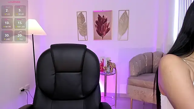 Layla Breezee online show from 25, 10, 2025