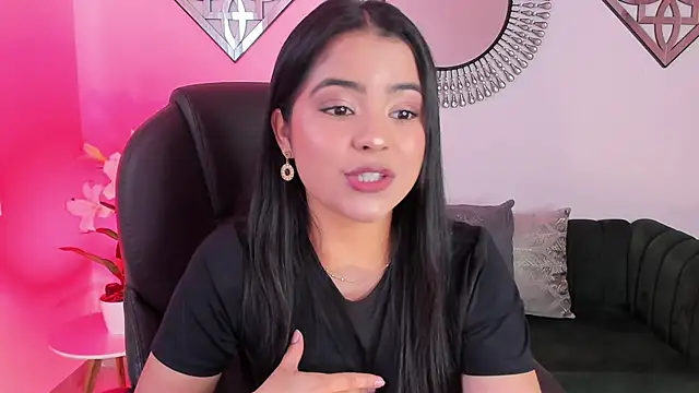 Snapshot of Layla_Breezee chatting on 8, 2, 2026 Layla Breezee online show from 8, 2, 2026