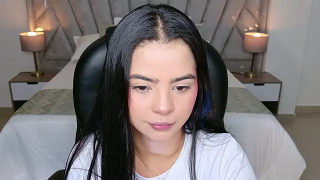 Layla Breezee online show from 26, 6, 2026
