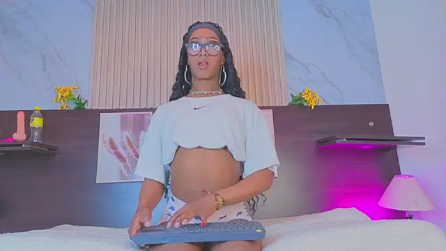 nahomy james25 online show from 5, 10, 2025