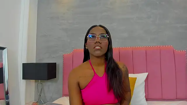 Alaia Colins online show from 12, 11, 2025