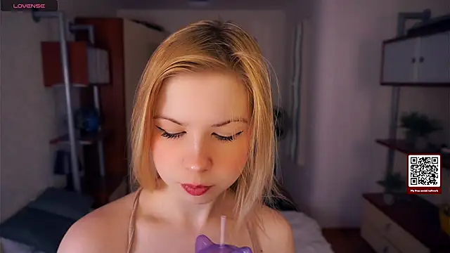 LynetHakes online show from 1, 10, 2025