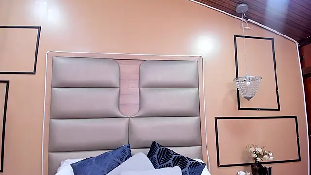 CAYLINCOLLINS online show from 23, 10, 2025