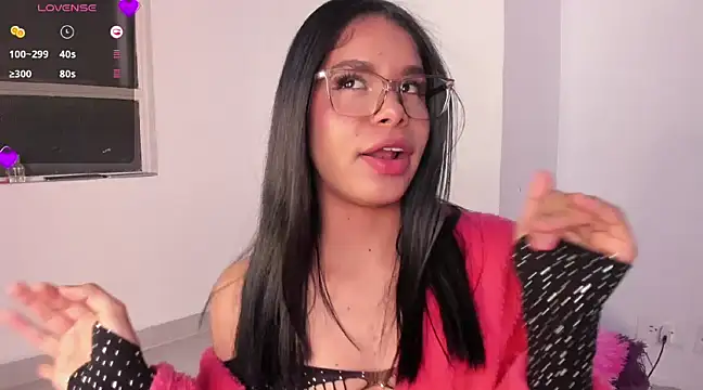 Snapshot of Cameron_Lovee chatting on 2, 2, 2025 Cameron Lovee online show from 2, 2, 2025