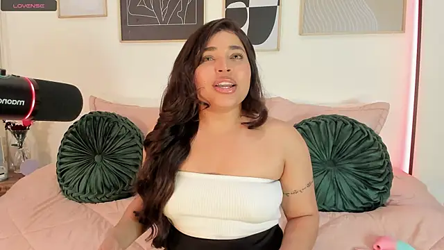 RachelRusso online show from 6, 3, 2025