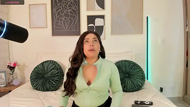 RachelRusso online show from 9, 3, 2025