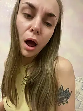 Snapshot of White_Lu chatting on 1, 2, 2025 White Lu online show from 1, 2, 2025