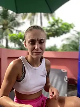 Snapshot of White_Lu chatting on 28, 9, 2025 White Lu online show from 28, 9, 2025