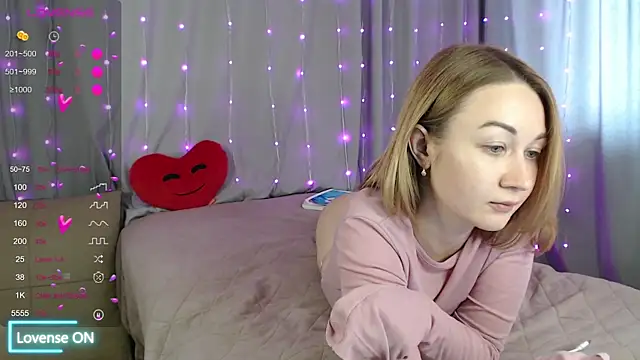 DaddysSluttyGirl2001 online show from 23, 4, 2026